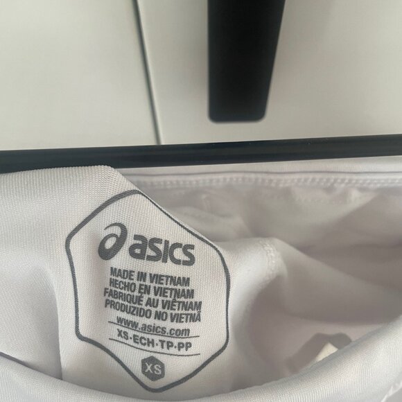 NEVER WORN ASICS PLEATED TENNIS SKORT - Picture 3 of 3